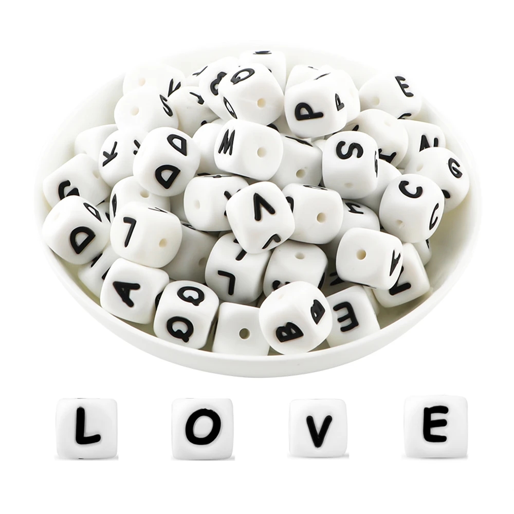 Variedade de contas de silicone com letras em diferentes cores