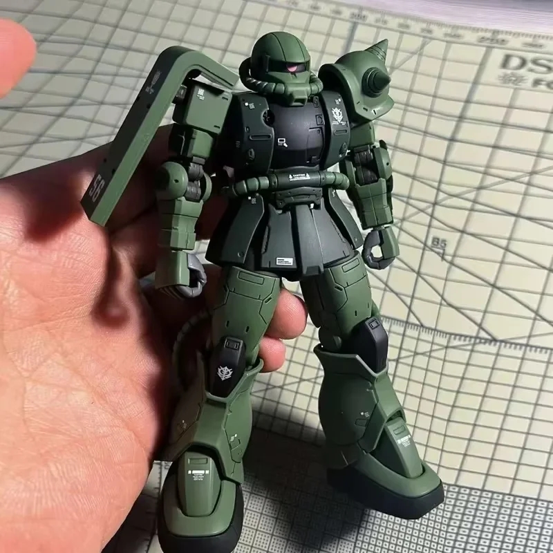 애니메이션 시리즈 Gundam의 빨간색 메카 전투복 ZAKU HG 1/144 컬렉션 피규어