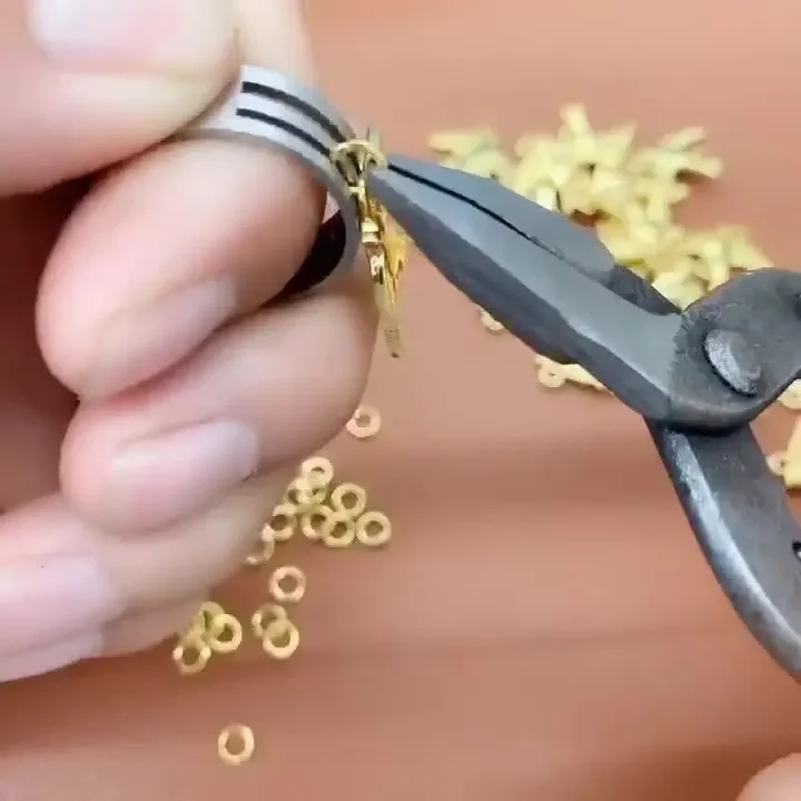 Copper tool for opening rings, ideal for jewelry