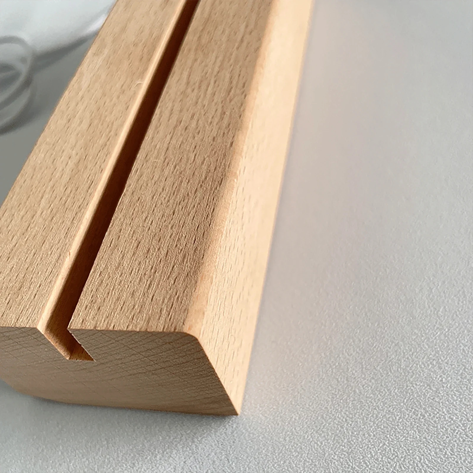 Ständer mit guten Verarbeitungsmaterialien, geeignet für alle Projekte