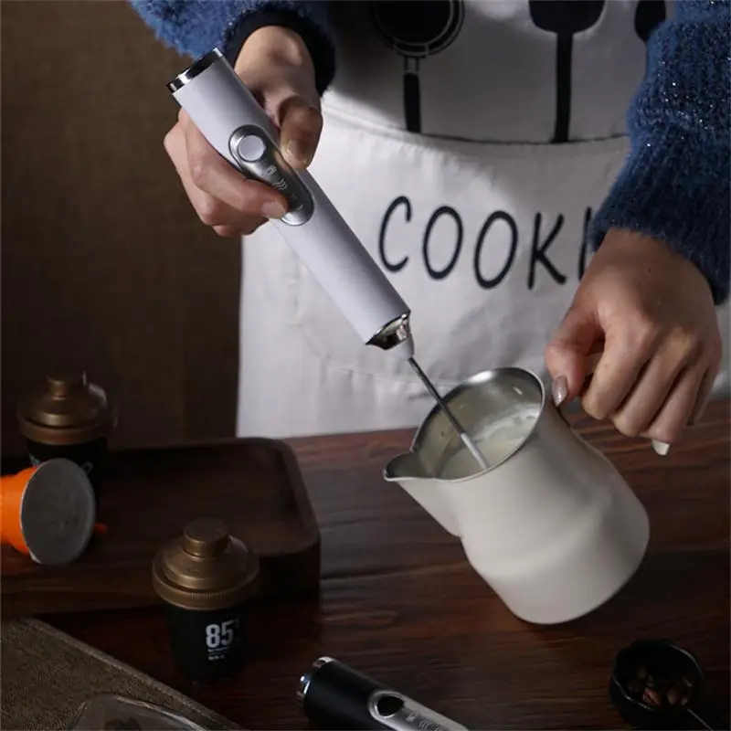 Foam whisk with speed adjustment function
