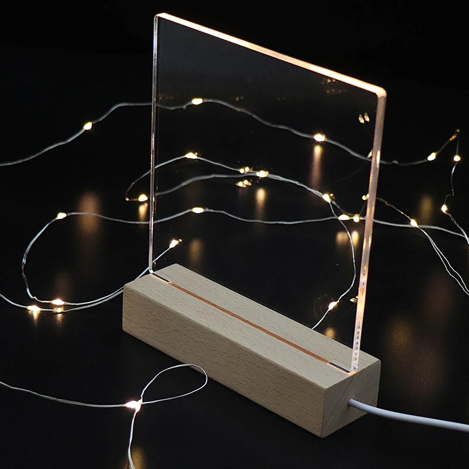 Praktischer USB-Anschluss für einfache Verbindung und Verwendung mit verschiedenen Lampen