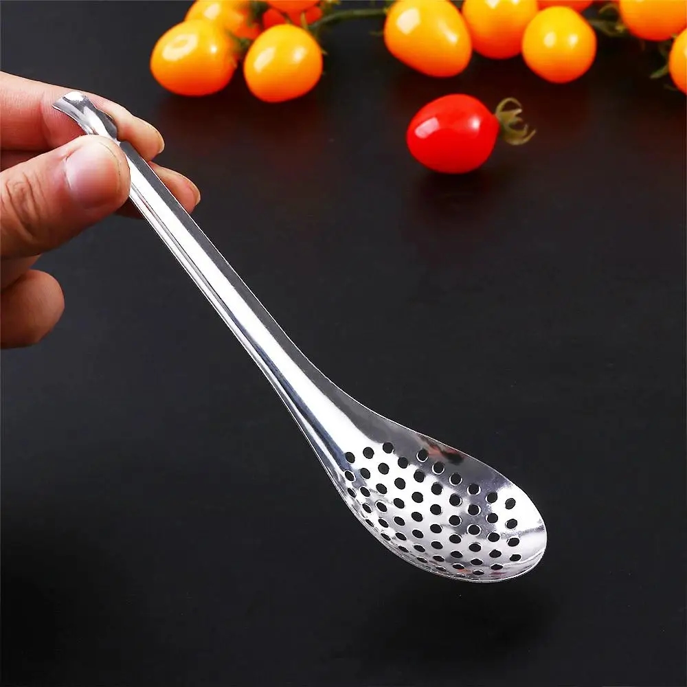 High-quality strainer for straining small ingredients