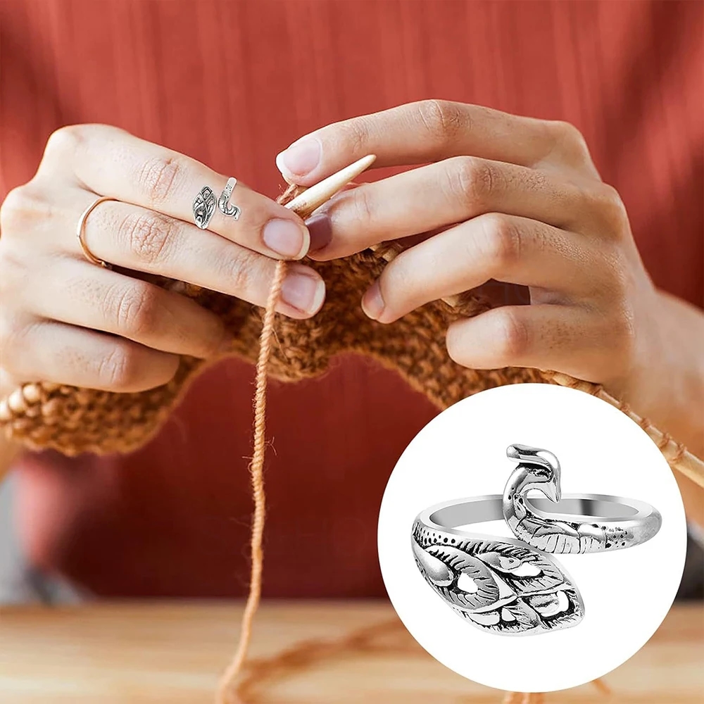 Anillo con diseño ajustable que proporciona comodidad al tejer
