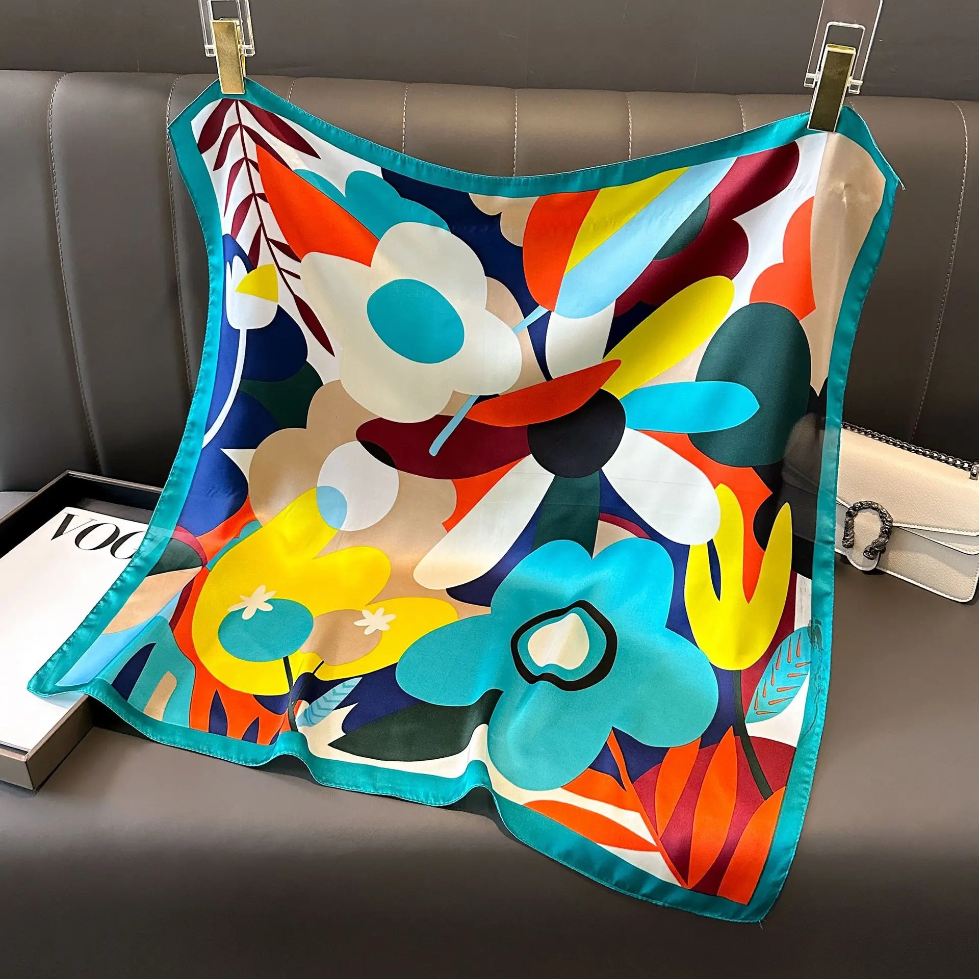 Pañuelo brillante y elegante que hará que tu look sea único
