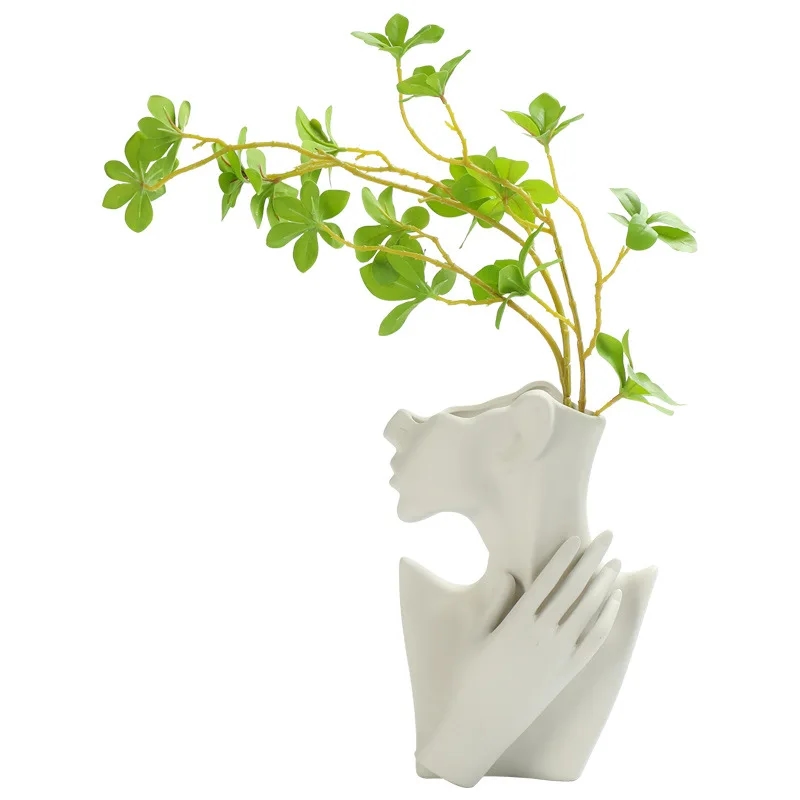 Ceramic vase that will be the center of attention in any room