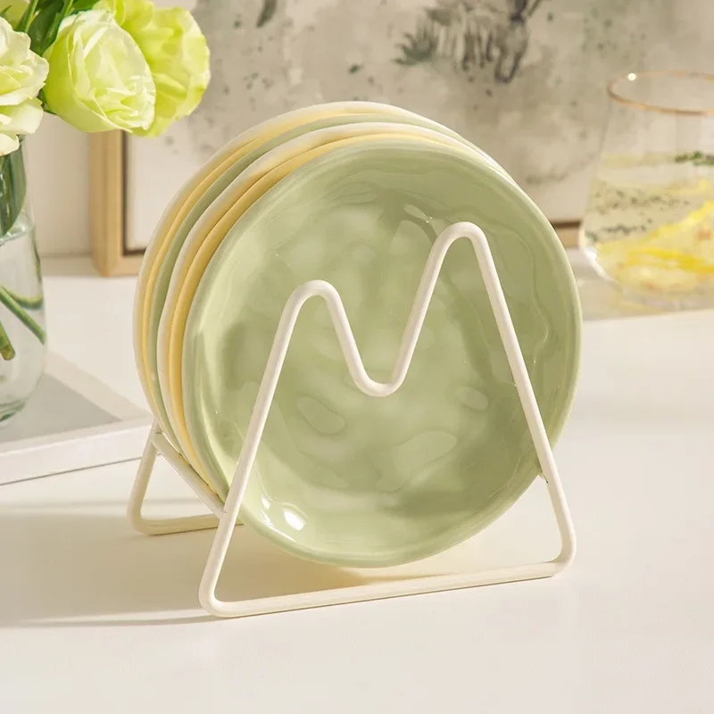 Plat en porcelaine pour le stockage et la décoration de la table dans une teinte naturelle claire