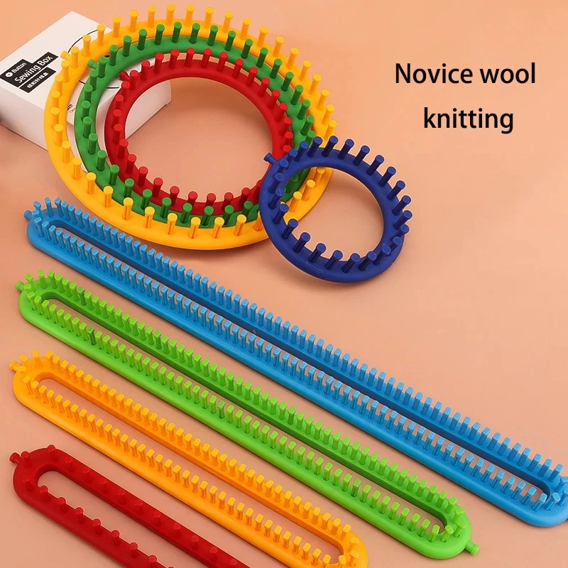Convenient knitting machine allowing work with various yarn thicknesses