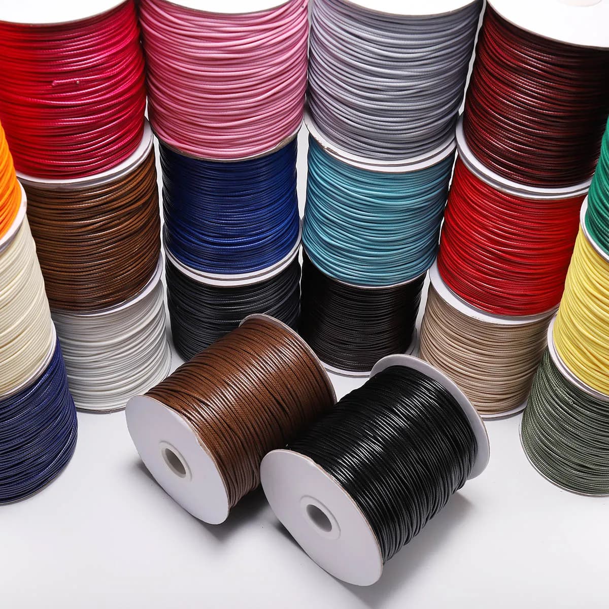 Spool with 10-meter waxed cotton cord in various colors