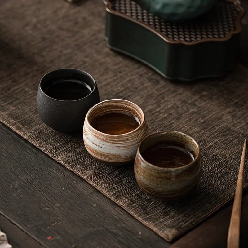Taza de té de cerámica única con patrón tradicional