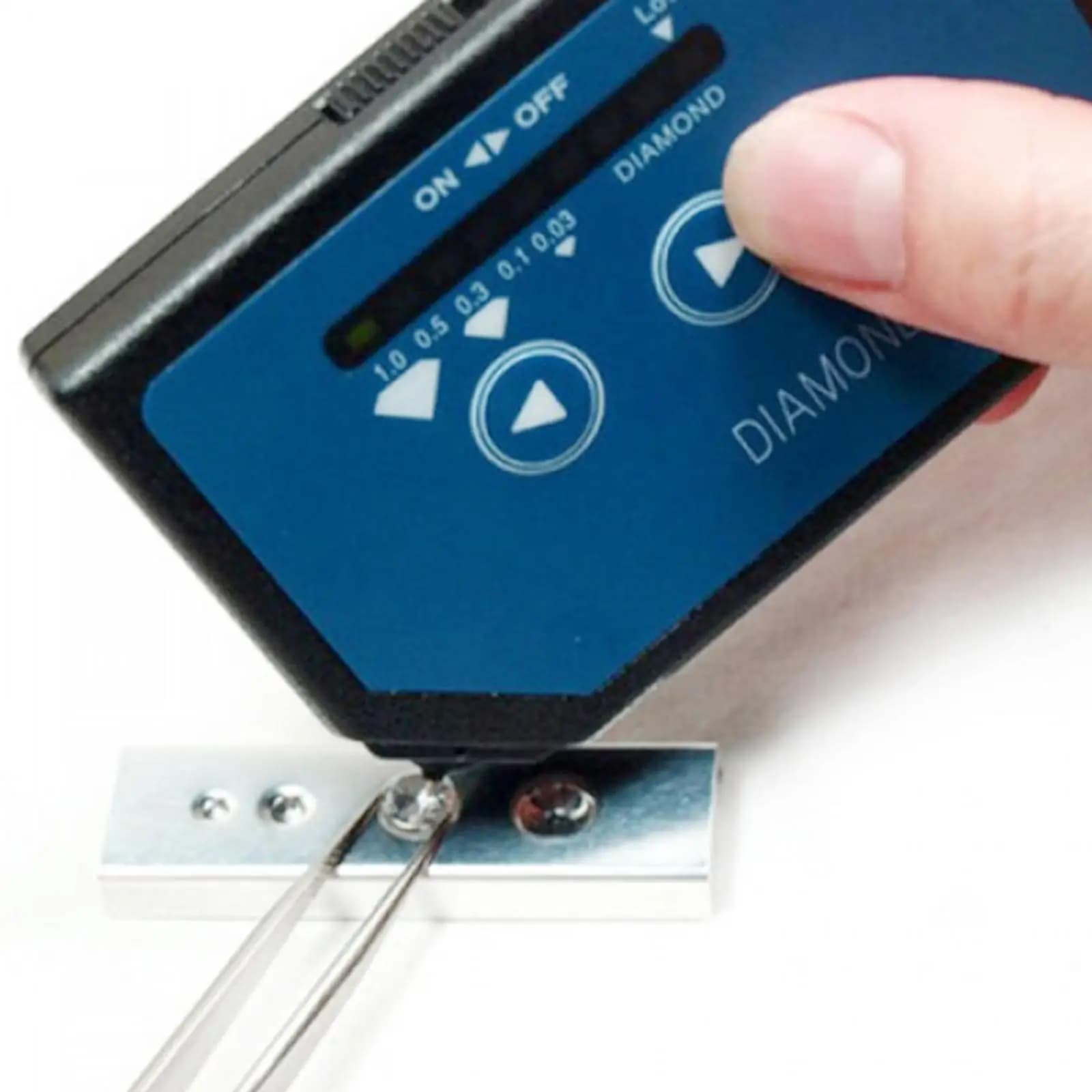 Diamond tester shows results on the screen